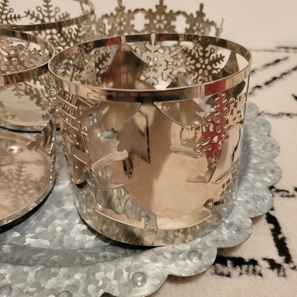 ⭐️40% Off⭐️ Bath & Body Works - White Barn Holiday Silver Candle Sleeve Bundle - Picture 7 of 10